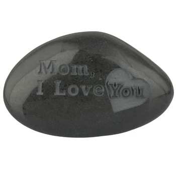 Выгравированный Черный камень для мамы и папы, нерегулярный образец, Исцеляющий Камень для беспокойства, Карманный камень, случайный размер