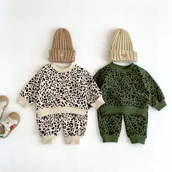 Осенние наряды для младенцев, Милый модный костюм с леопардовой толстовкой для маленьких мальчиков, хлопковые повседневные топы с длинными рукавами и принтом + брюки 2 шт.